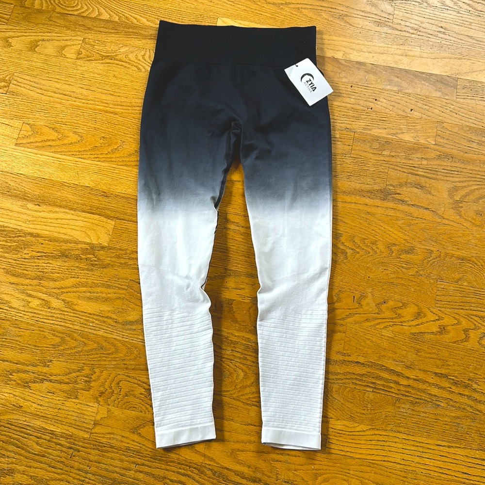 Zyia Active Black and White Ombré Performance Hi-Rise 7/8 size Large